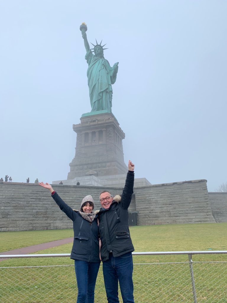 source Charlotte et Pascal devant la Statue de la Liberté<br />